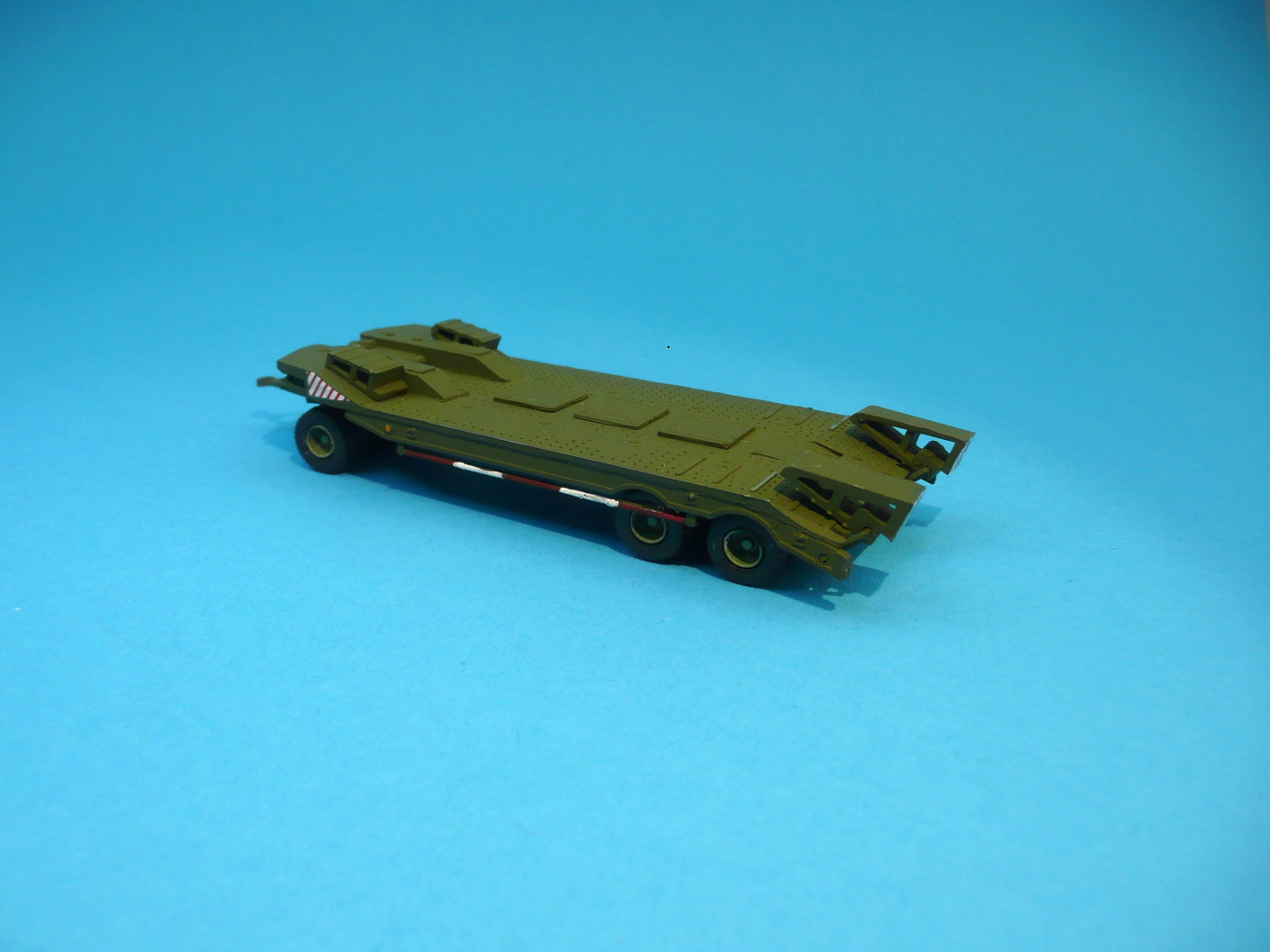 Podvalník P32 vojenský - 1:87
