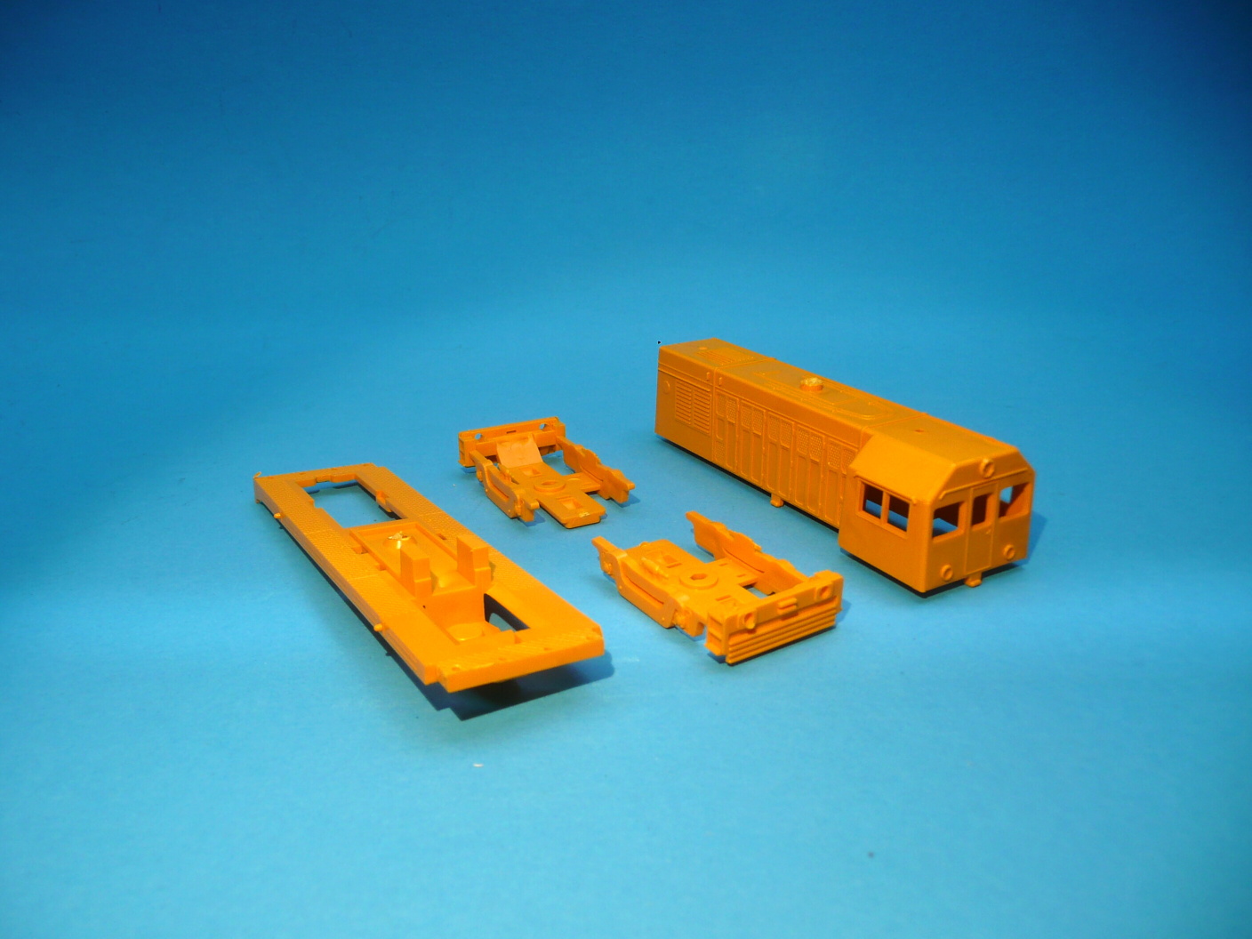 1:120 - T435 - karoserie + rám + podvozky