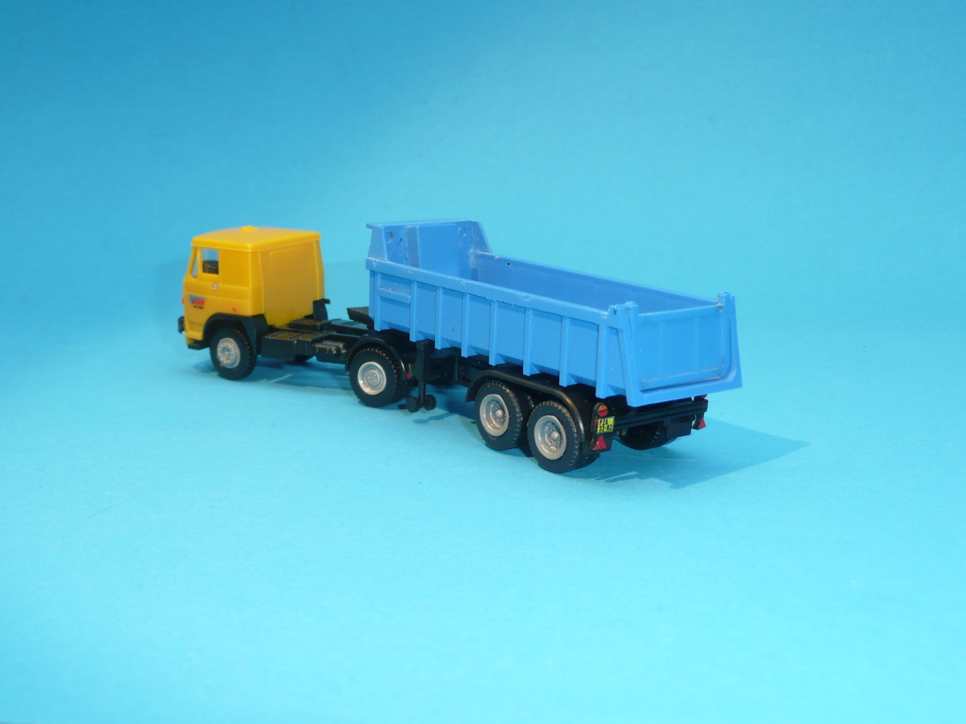 LIAZ - se sklápěcím návěsem 1:87