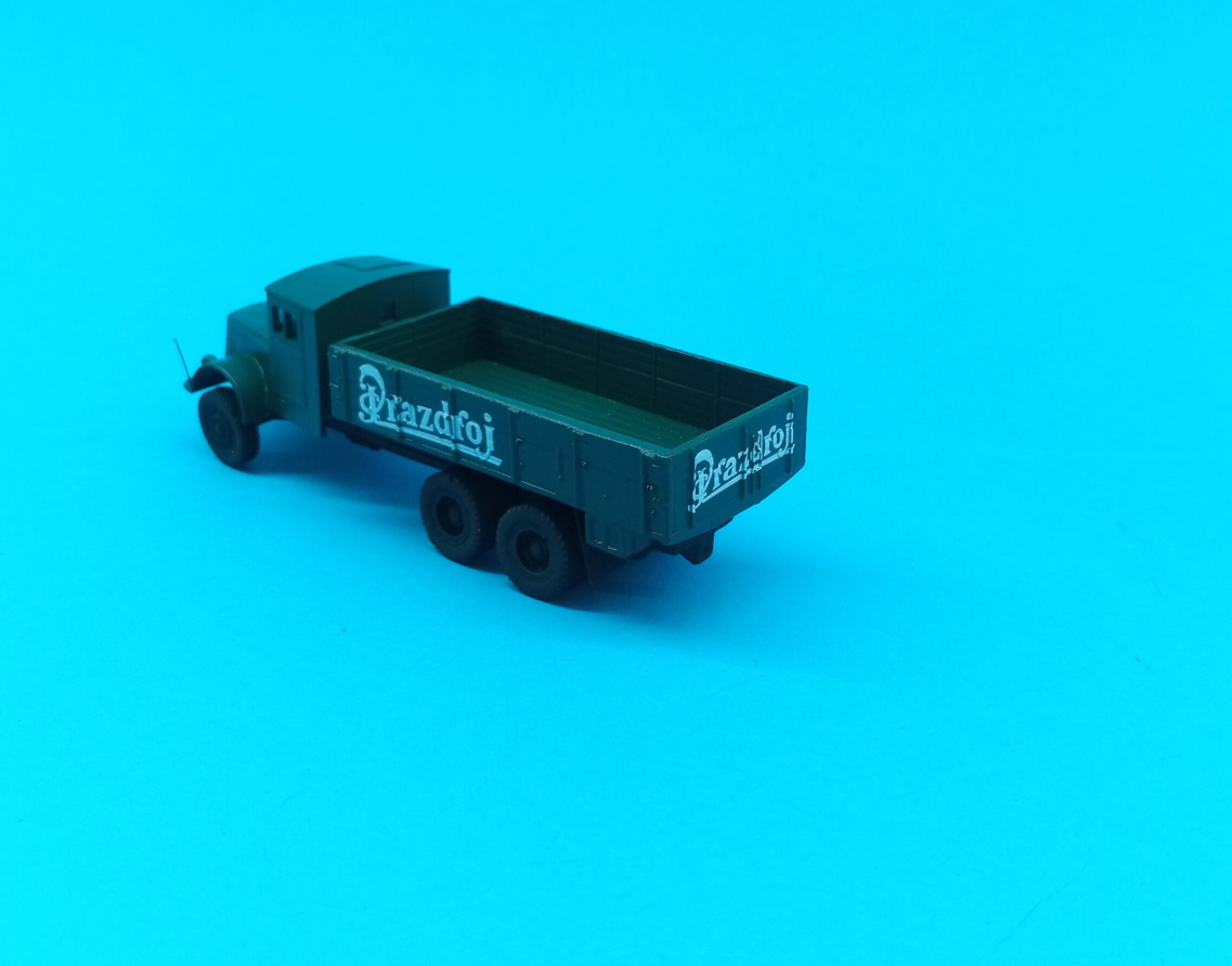 TATRA 111 stará kabina - PRAZDROJ - 1:87 