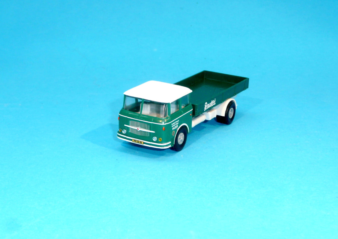Škoda 706 - valník Prazdroj - TRILEX kola 1:87