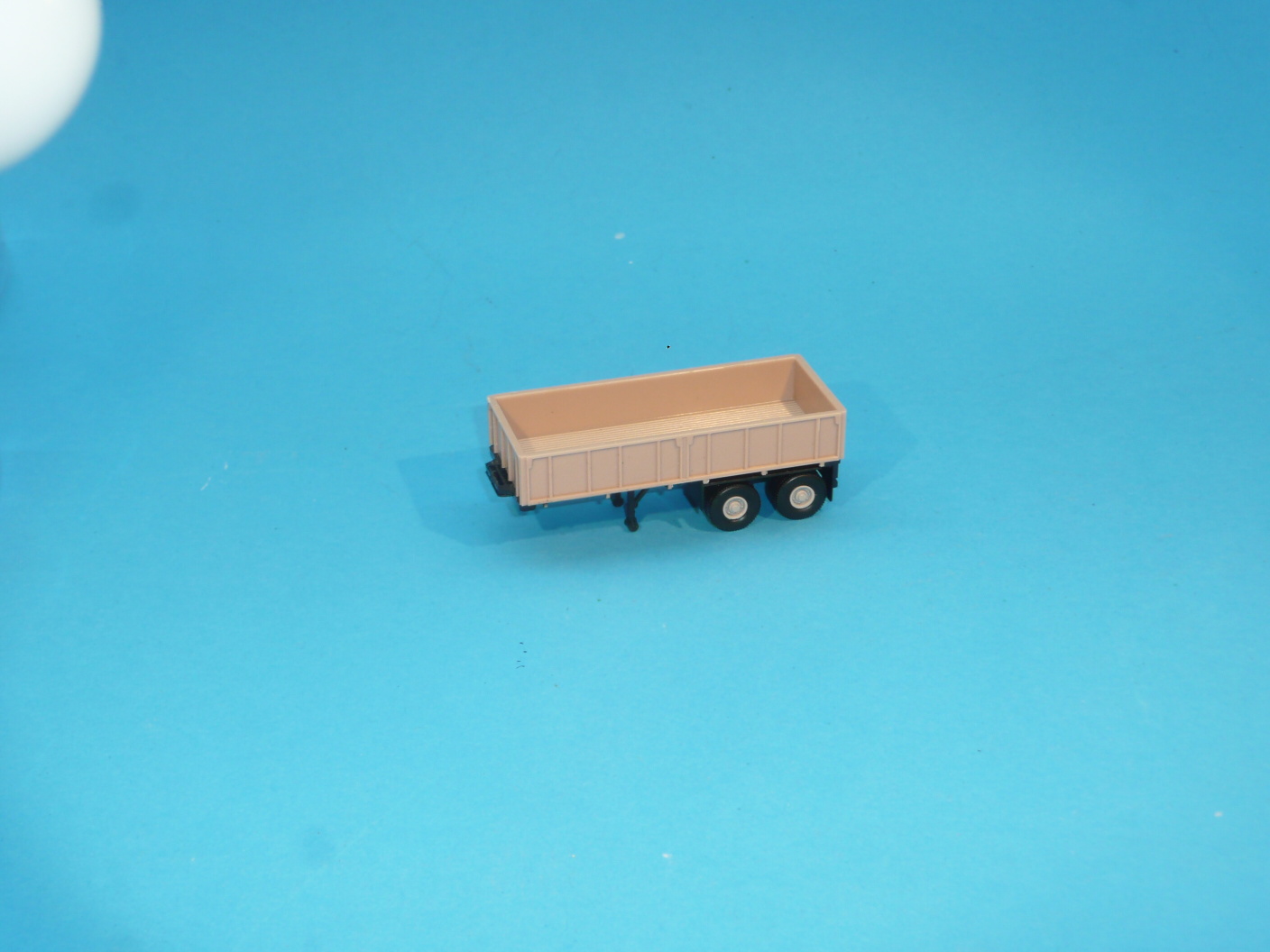 návěs dvouosý - valník - 1:87 - různé barvy