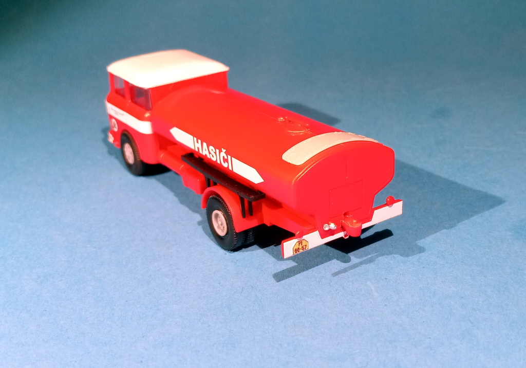 Škoda 706 - stará maska - SDH hasiči - cisterna - TRILEX kola 1:87 