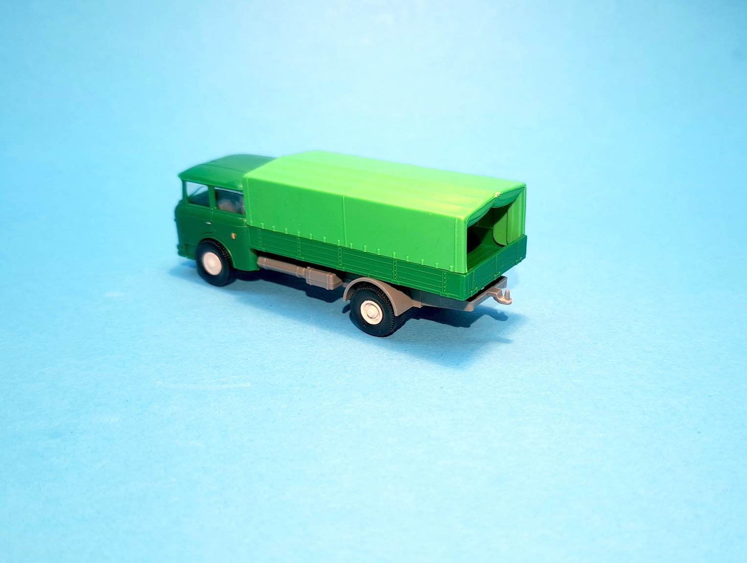 1:87 - Škoda 706 - valník s plachtou