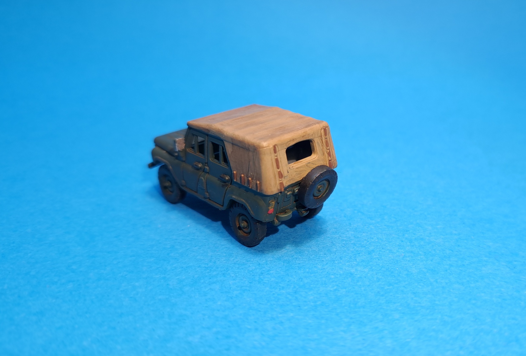 UAZ 469B s plachtou - 1:87