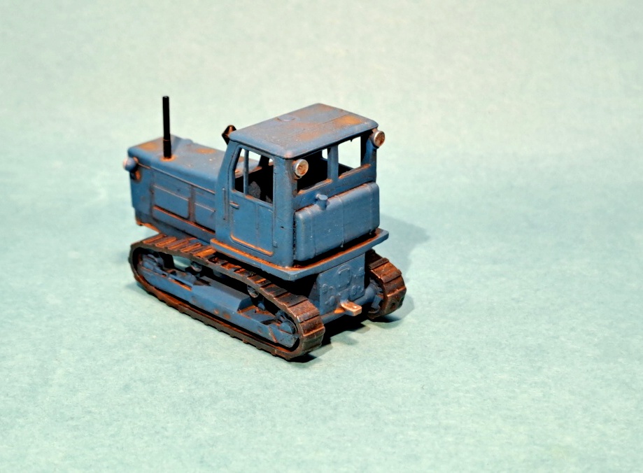 pásový traktor T-4A - 1:87    