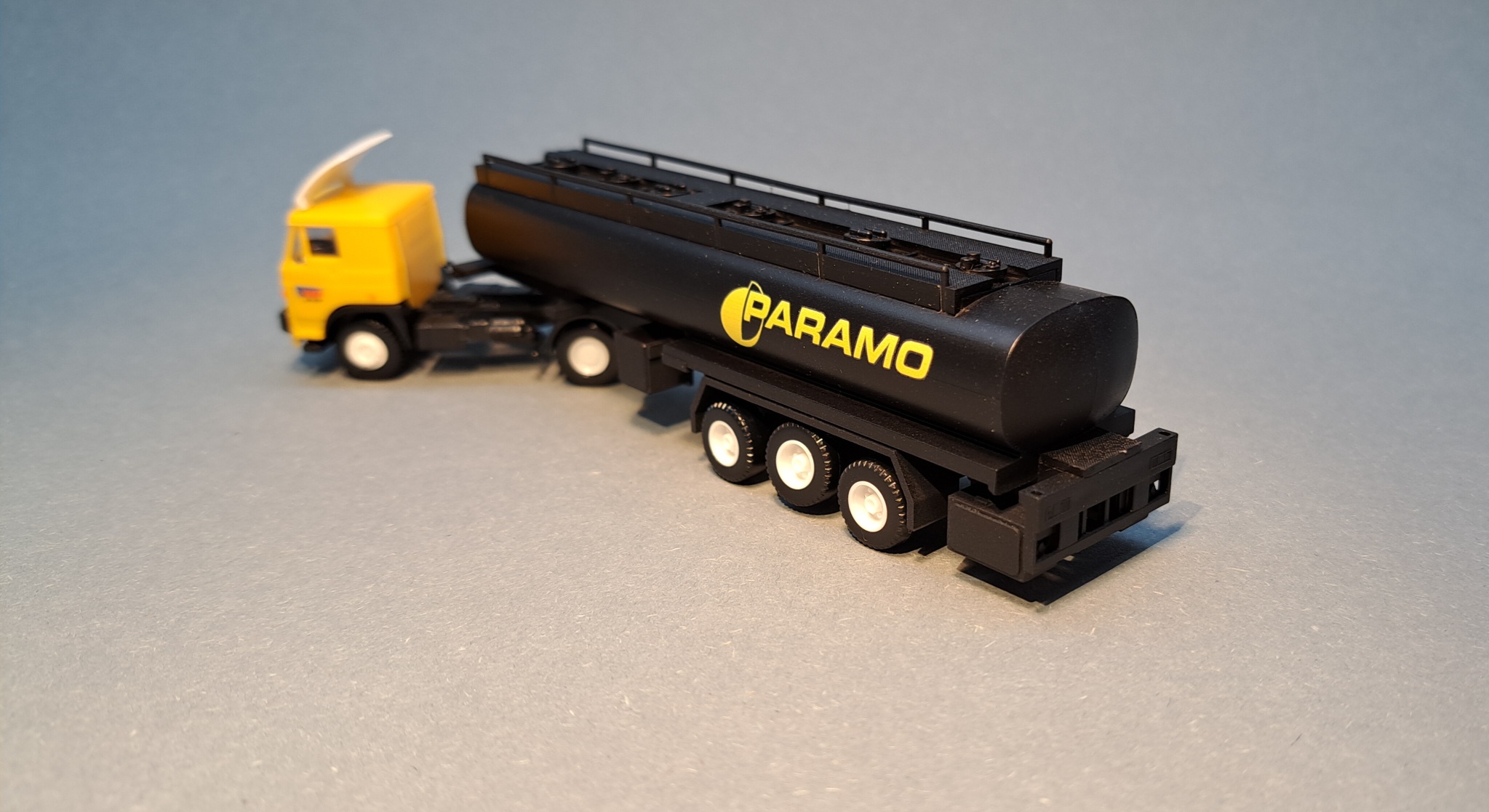 LIAZ - cisterna PARAMO - 1:87
