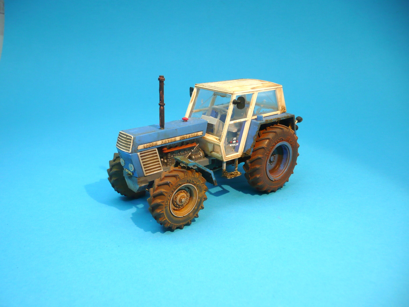 1:43 - traktor Zetor Crystal 12045 - PATINA
