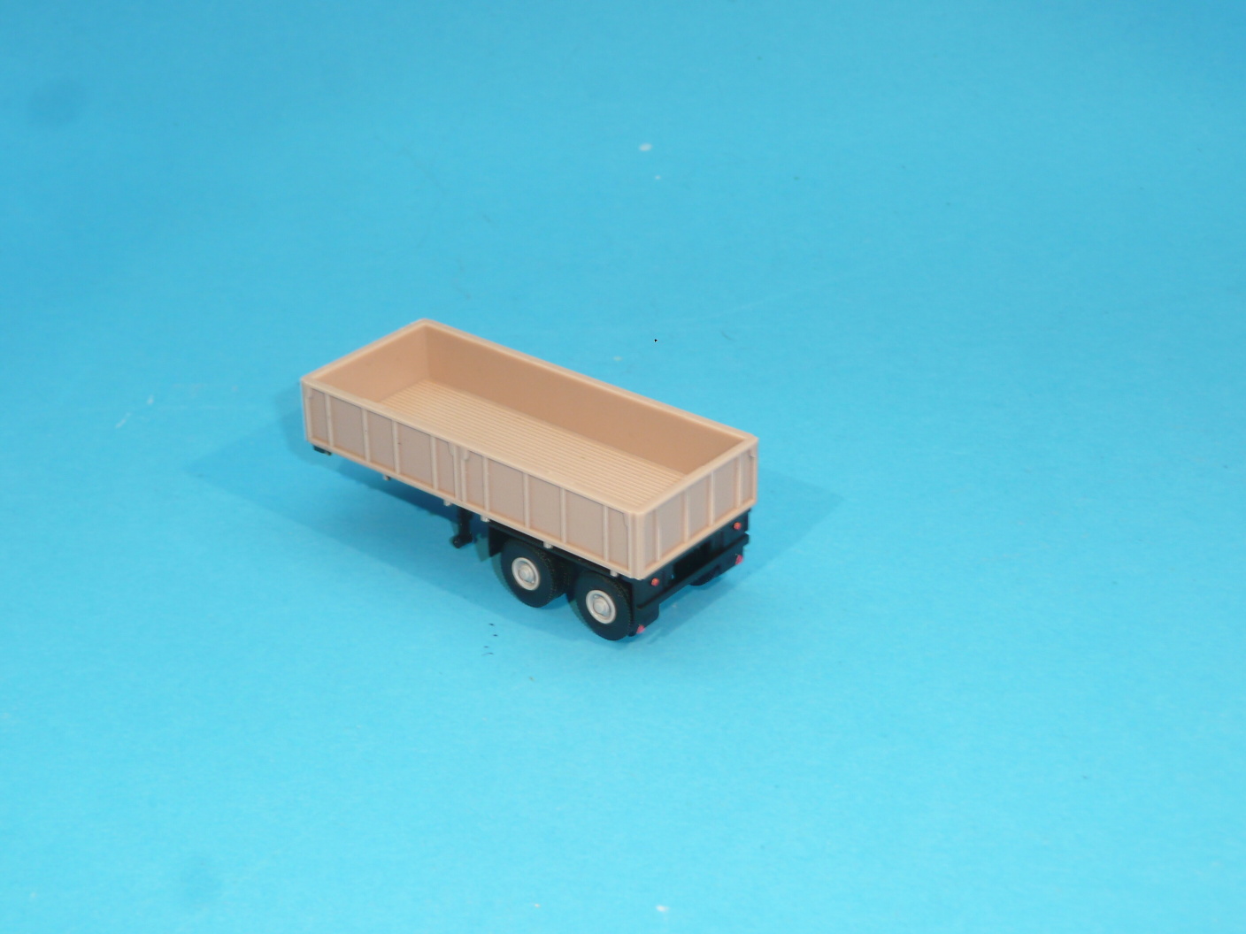 návěs dvouosý - valník - 1:87 - různé barvy