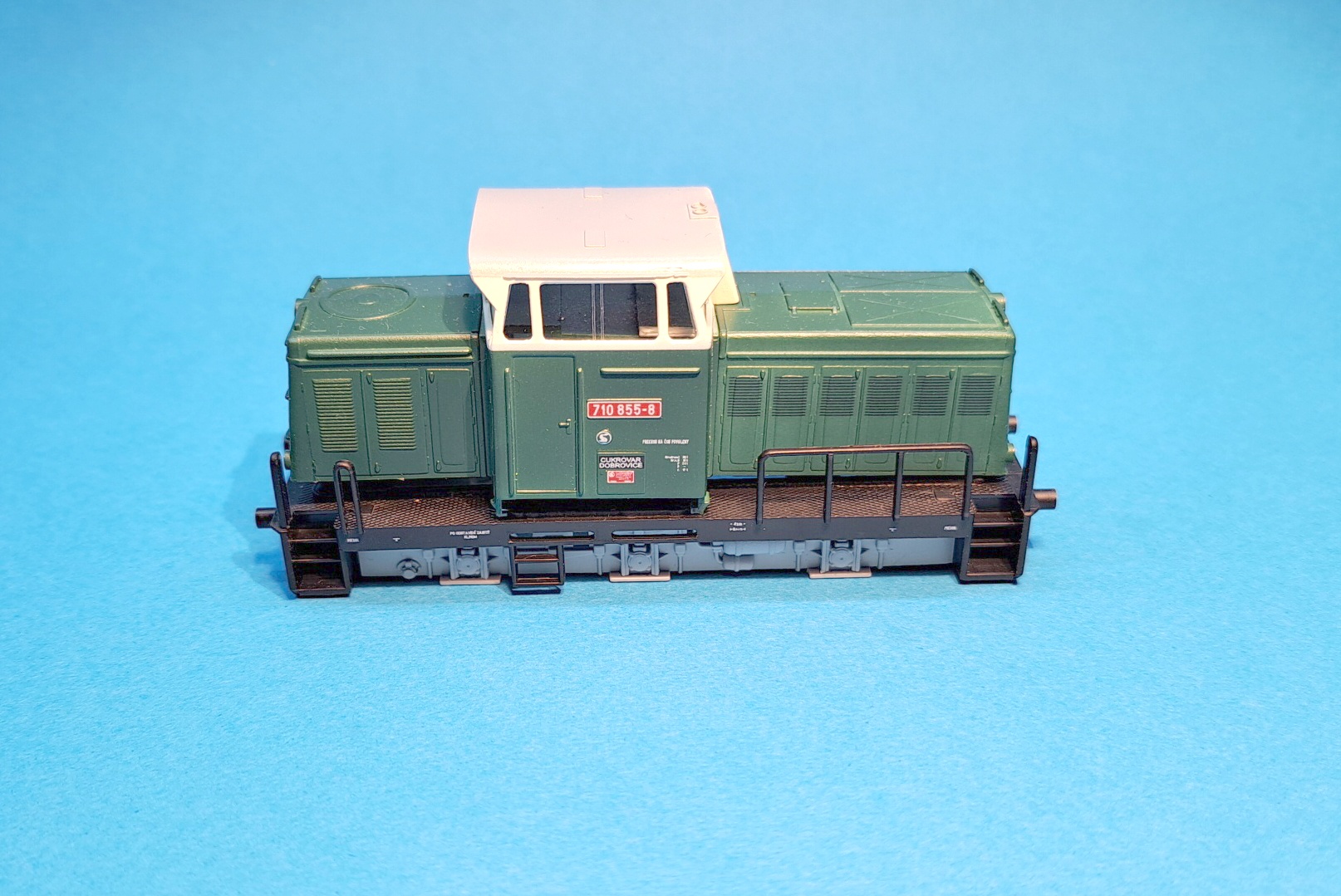 T334-710.855-8 - Cukrovar Dobrovice -  kompletní karoserie - 1:87
