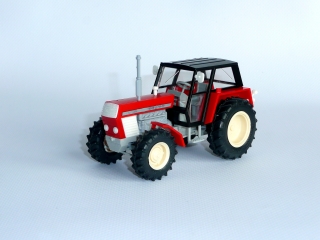 1:43 - traktor URSUS C-385 - červený - hotový model