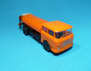 * Škoda 706 - cisterna - 1:87    