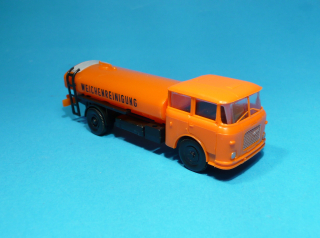 * Škoda 706 - cisterna WEICHENREINIGUNG- 1:87    
