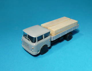 * Škoda 706 - valník s nákladem dřeva - 1:87      č.1