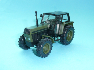 1:43 - traktor Zetor Crystal 12045 - vojenská zelená - stavebnice