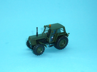 1:43 - traktor Zetor Crystal 12045 - vojenská zelená ČSLA/AČR - stavebnice