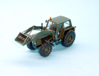 1:43 - traktor Zetor Crystal 12045 - vojenská zelená ČSLA/AČR s nakladačem