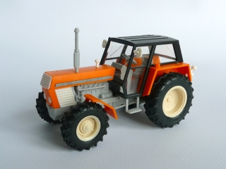 1:43 - traktor URSUS C-385 - oranžový - stavebnice