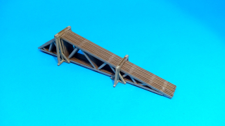 náklad střešních krovů - stavebnice - 1:87