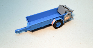 1:43 - rozmetadlo RUR-5 k traktoru Zetor Crystal 12045 - hotový model - modrý