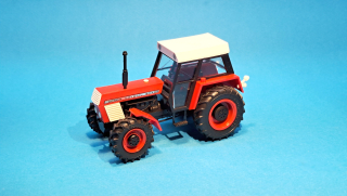 1:43 - traktor Zetor Crystal 8045 - červený II. - hotový model